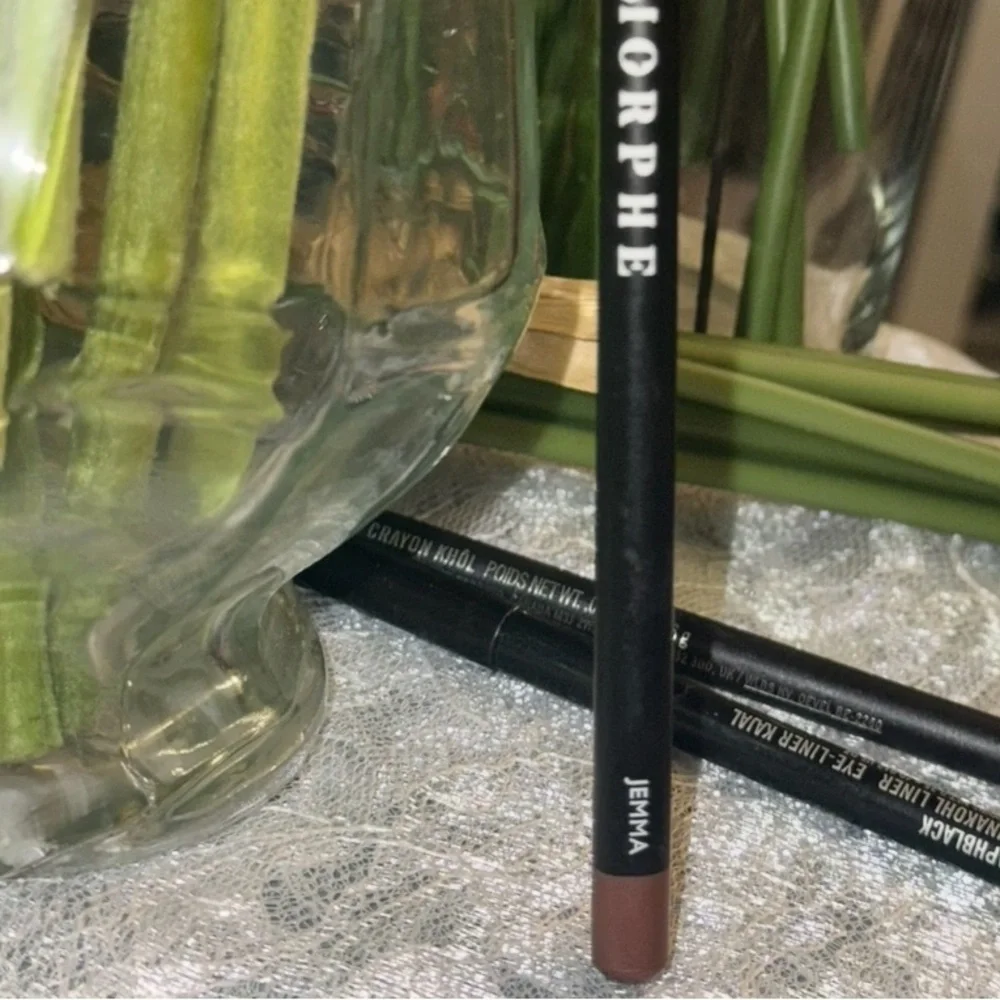 Morphe Color Pencil in the shade Jemma (Rose Bronze).